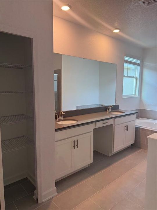 For Sale: $679,990 (6 beds, 5 baths, 3291 Square Feet)