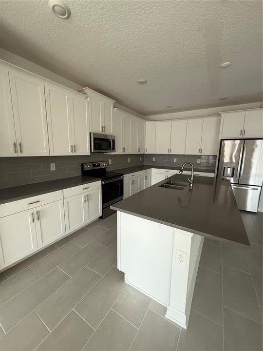 For Sale: $679,990 (6 beds, 5 baths, 3291 Square Feet)