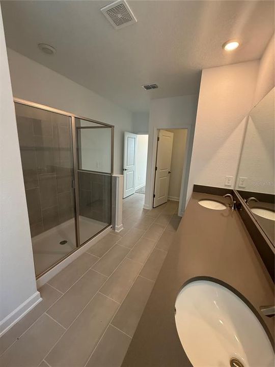 For Sale: $679,990 (6 beds, 5 baths, 3291 Square Feet)