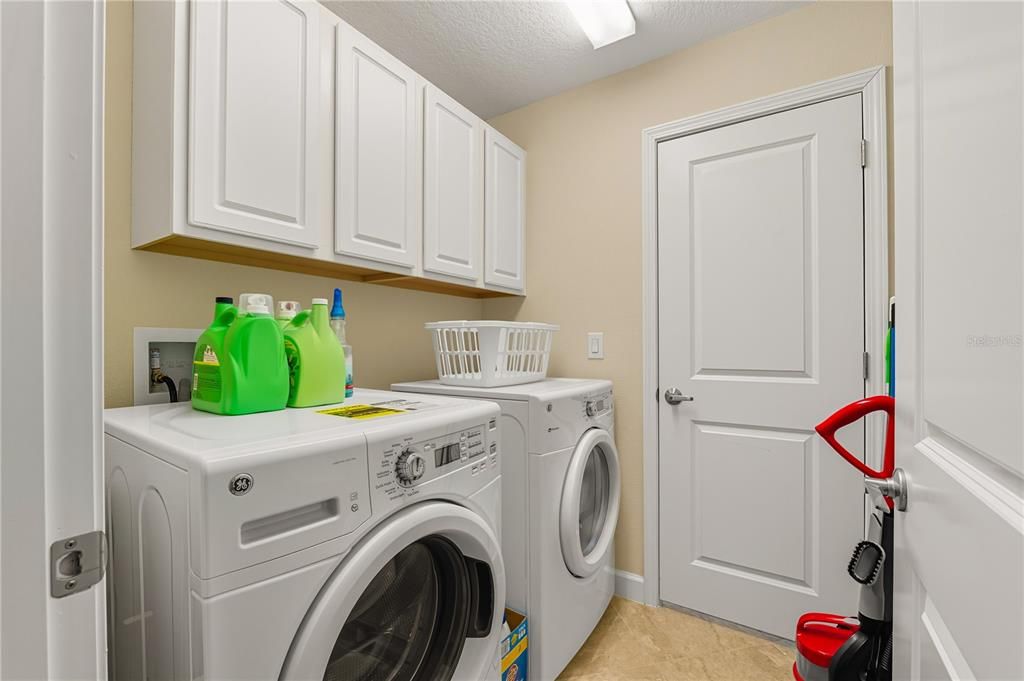 For Sale: $450,000 (4 beds, 2 baths, 2594 Square Feet)