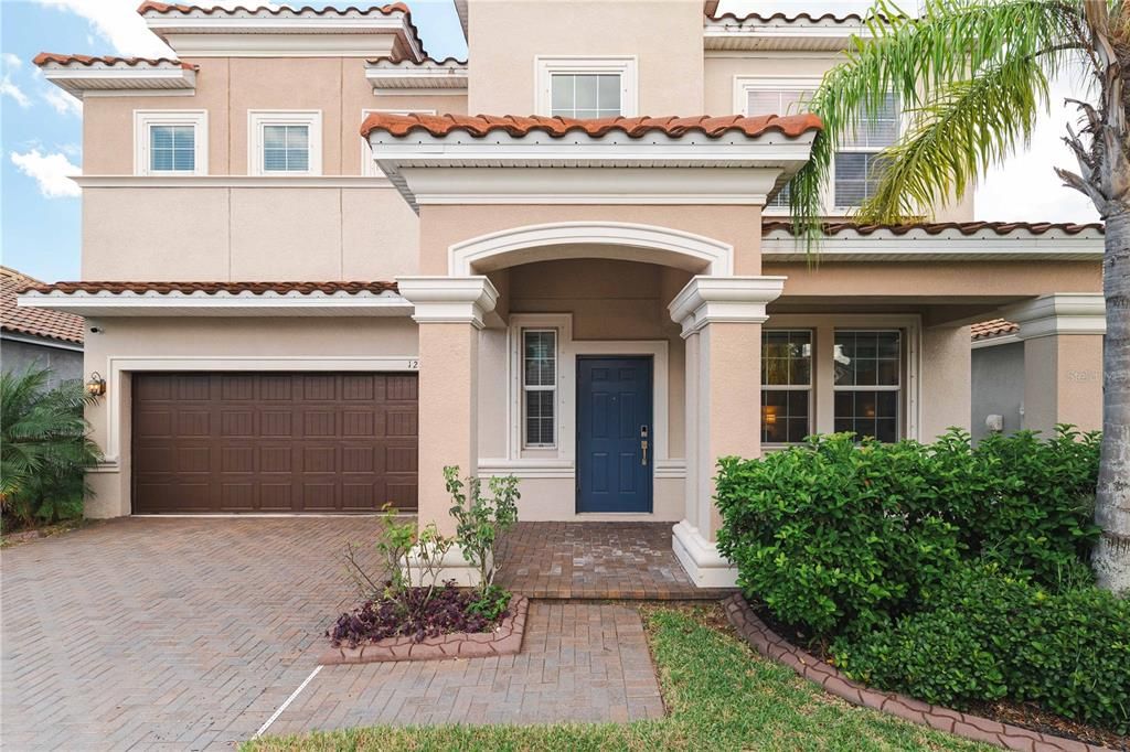 For Sale: $450,000 (4 beds, 2 baths, 2594 Square Feet)