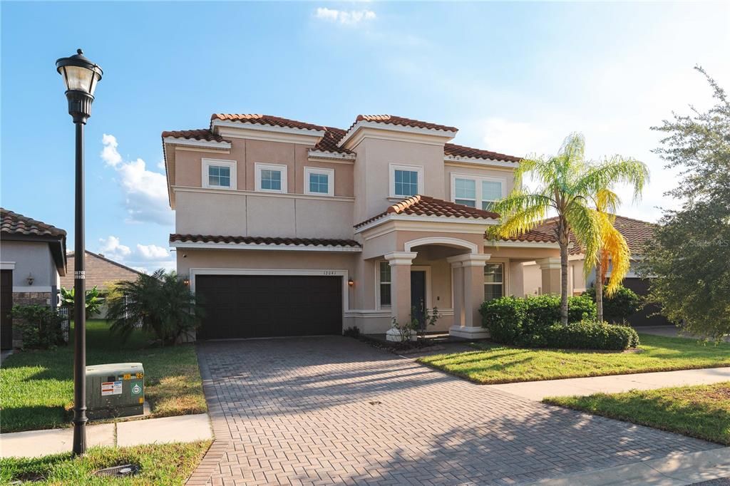 For Sale: $450,000 (4 beds, 2 baths, 2594 Square Feet)