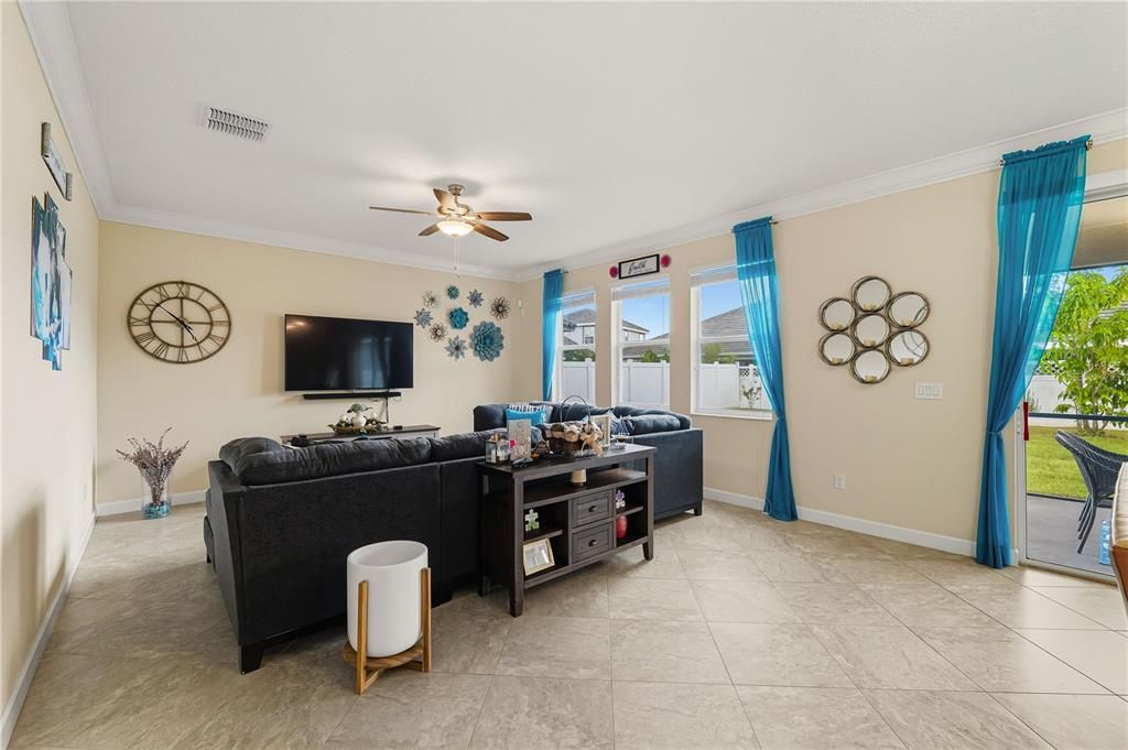 For Sale: $450,000 (4 beds, 2 baths, 2594 Square Feet)