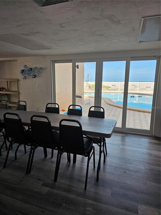 出租: $6,000 (2 贝兹, 2 浴室, 867 平方英尺)