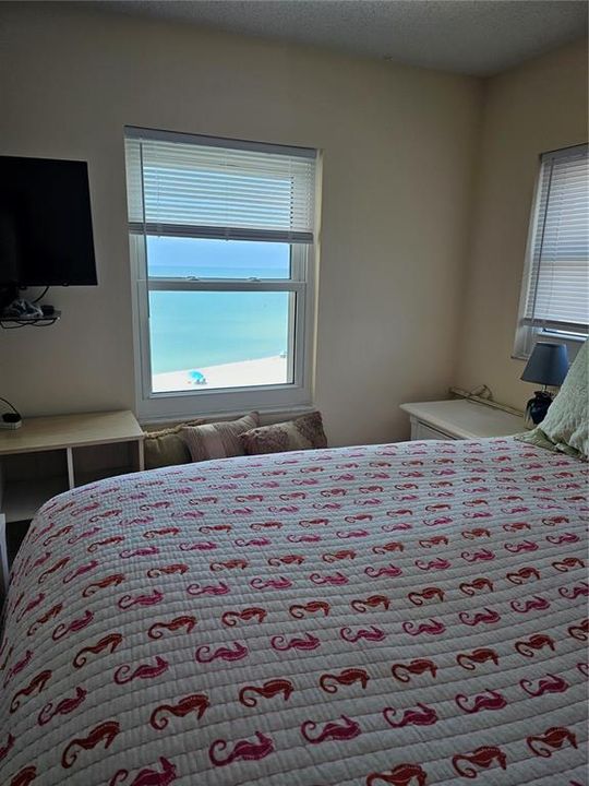 出租: $6,000 (2 贝兹, 2 浴室, 867 平方英尺)