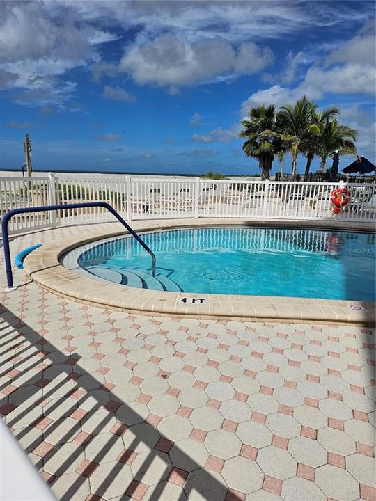 出租: $6,000 (2 贝兹, 2 浴室, 867 平方英尺)