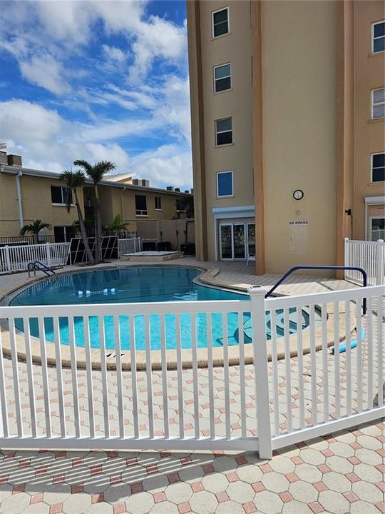 出租: $6,000 (2 贝兹, 2 浴室, 867 平方英尺)