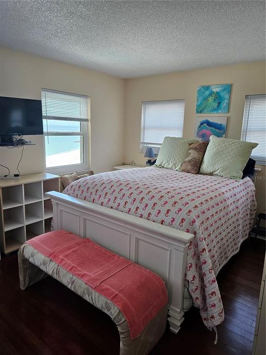 出租: $6,000 (2 贝兹, 2 浴室, 867 平方英尺)