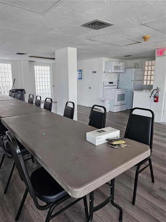 出租: $6,000 (2 贝兹, 2 浴室, 867 平方英尺)