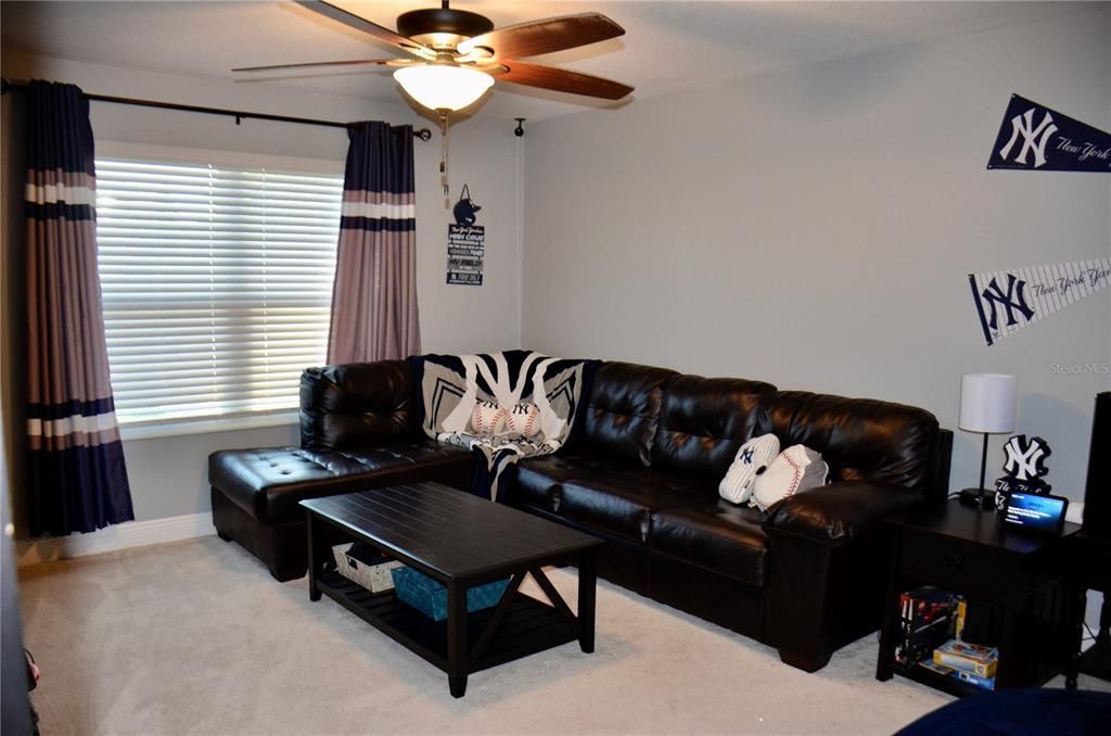 На продажу: $562,990 (4 спален, 2 ванн, 2586 Квадратных фут)