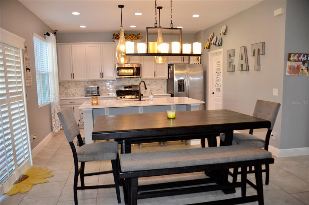 На продажу: $562,990 (4 спален, 2 ванн, 2586 Квадратных фут)