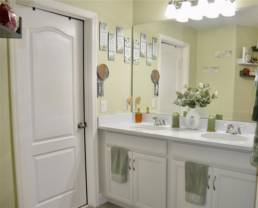 На продажу: $562,990 (4 спален, 2 ванн, 2586 Квадратных фут)