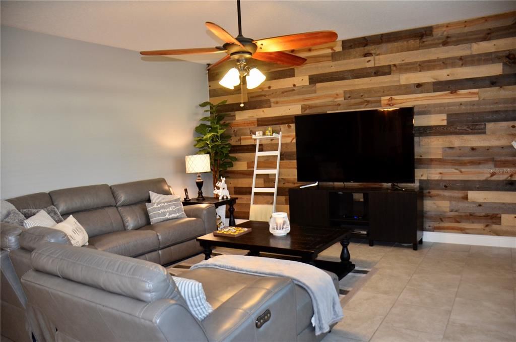 На продажу: $562,990 (4 спален, 2 ванн, 2586 Квадратных фут)