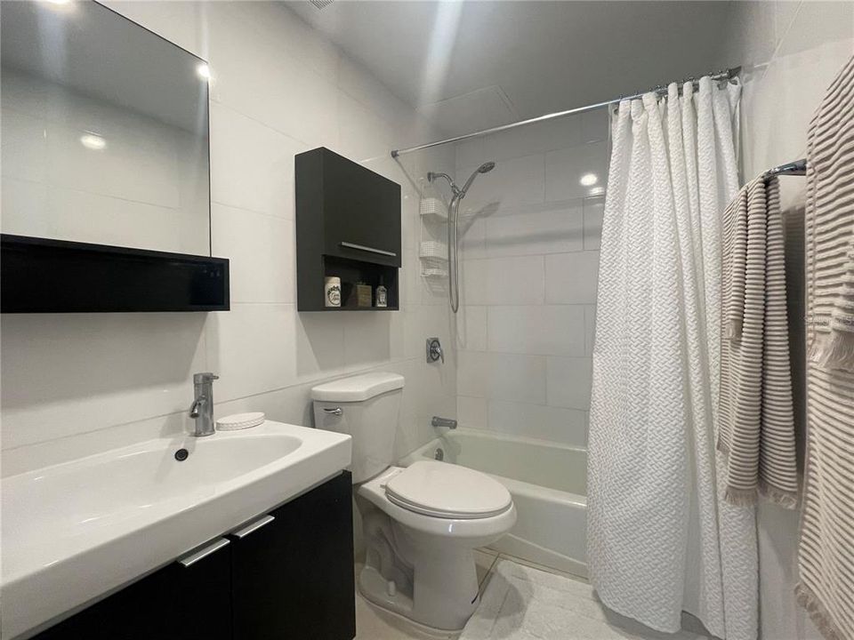 В аренду: $5,800 (4 спален, 3 ванн, 1700 Квадратных фут)