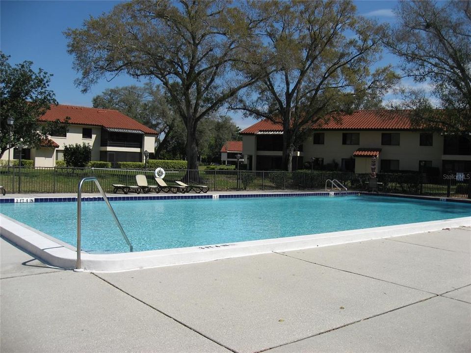 合同活跃: $1,700 (2 贝兹, 2 浴室, 1068 平方英尺)