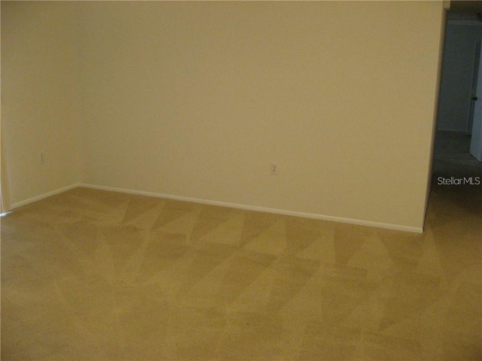 合同活跃: $1,700 (2 贝兹, 2 浴室, 1068 平方英尺)