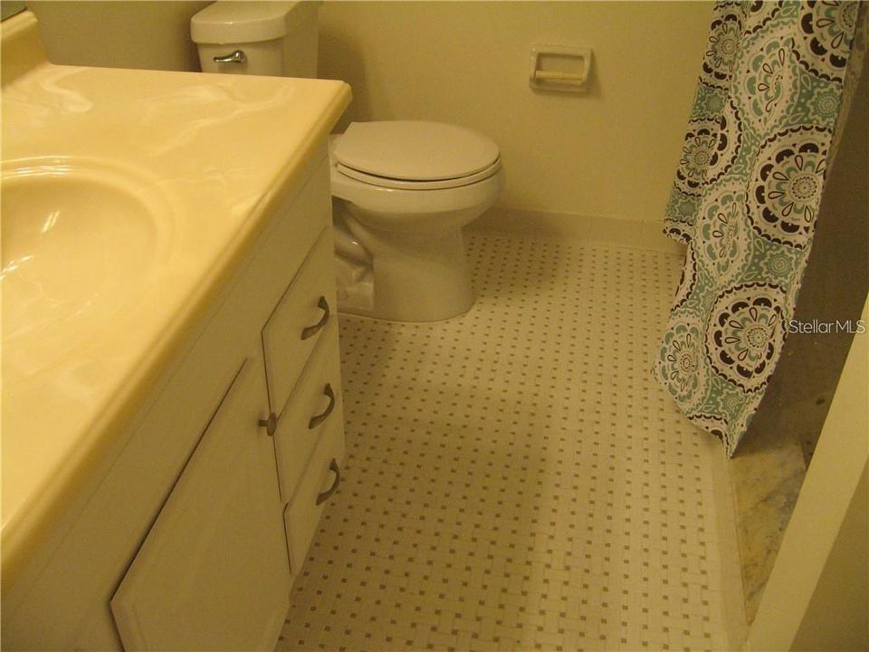 合同活跃: $1,700 (2 贝兹, 2 浴室, 1068 平方英尺)