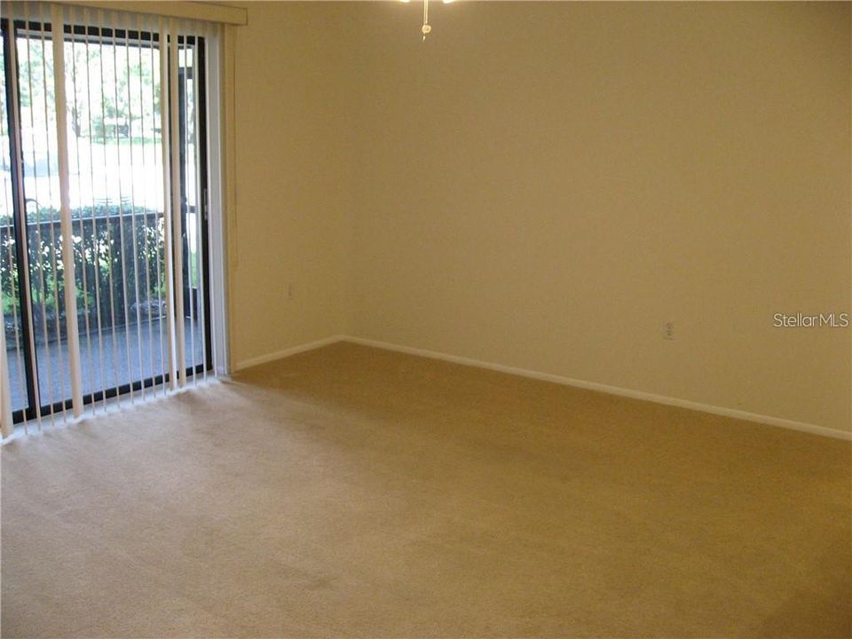 合同活跃: $1,700 (2 贝兹, 2 浴室, 1068 平方英尺)