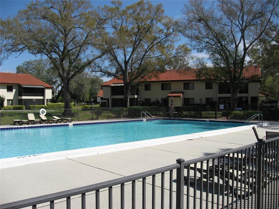 合同活跃: $1,700 (2 贝兹, 2 浴室, 1068 平方英尺)