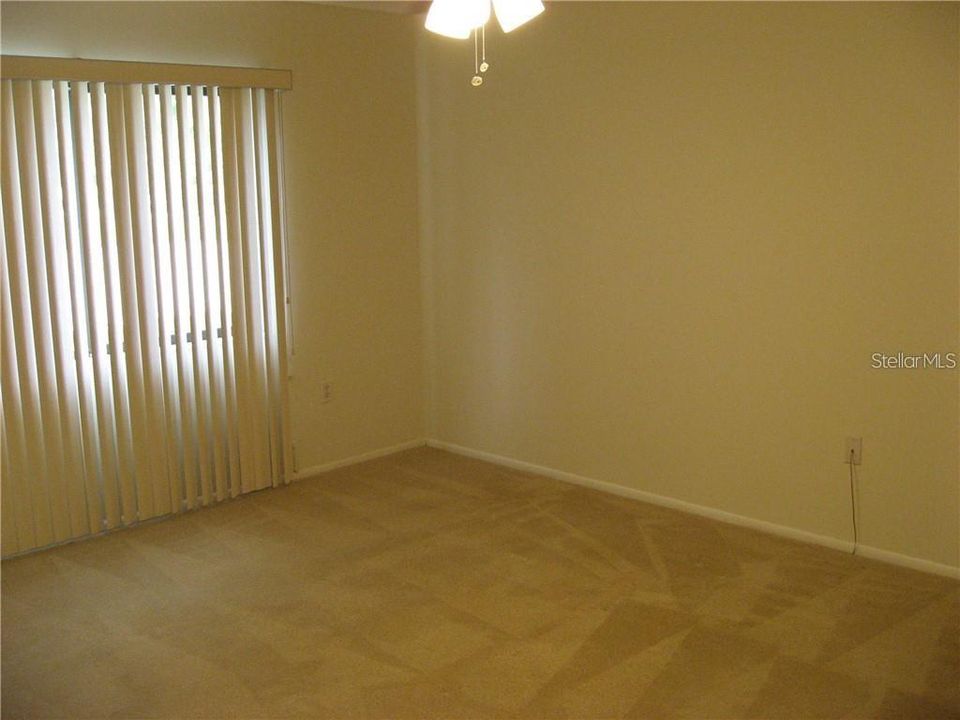 合同活跃: $1,700 (2 贝兹, 2 浴室, 1068 平方英尺)