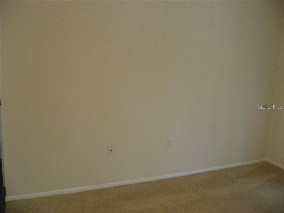 合同活跃: $1,700 (2 贝兹, 2 浴室, 1068 平方英尺)