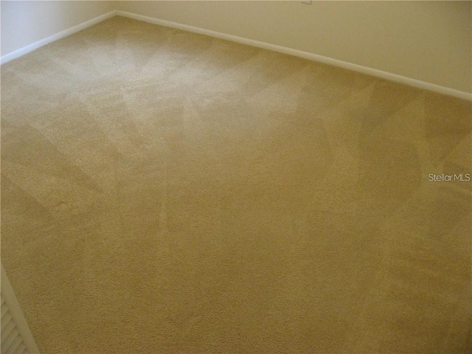 合同活跃: $1,700 (2 贝兹, 2 浴室, 1068 平方英尺)