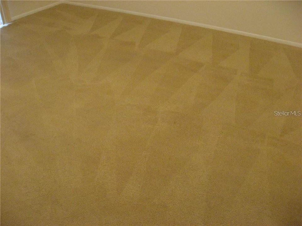 合同活跃: $1,700 (2 贝兹, 2 浴室, 1068 平方英尺)