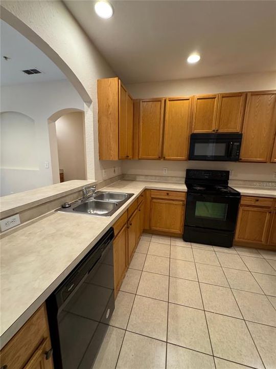 For Rent: $2,295 (3 beds, 2 baths, 2074 Square Feet)