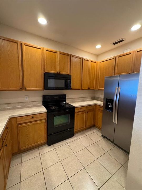 For Rent: $2,295 (3 beds, 2 baths, 2074 Square Feet)
