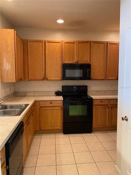 For Rent: $2,295 (3 beds, 2 baths, 2074 Square Feet)