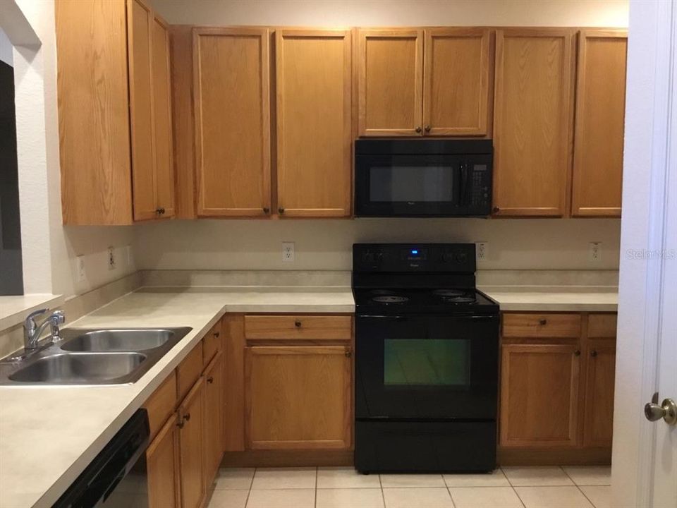 For Rent: $2,295 (3 beds, 2 baths, 2074 Square Feet)