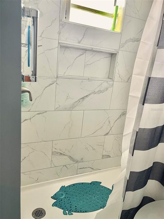 На продажу: $109,900 (2 спален, 1 ванн, 672 Квадратных фут)