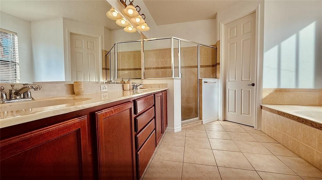 For Sale: $549,000 (5 beds, 4 baths, 3342 Square Feet)