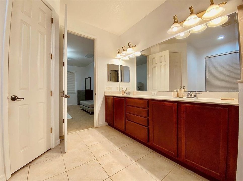 For Sale: $549,000 (5 beds, 4 baths, 3342 Square Feet)