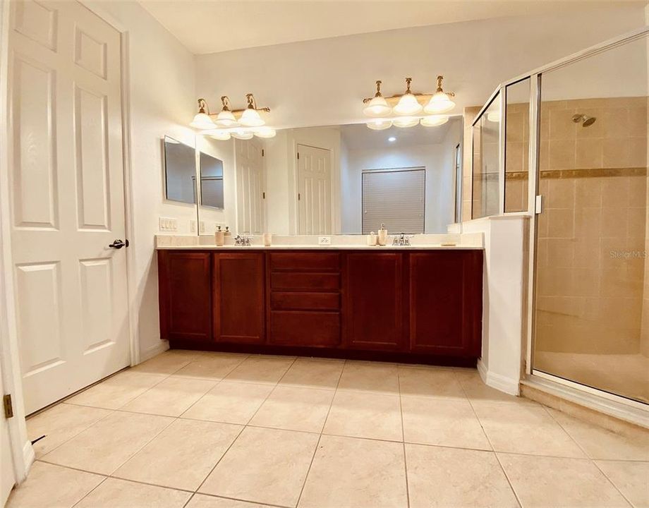 For Sale: $549,000 (5 beds, 4 baths, 3342 Square Feet)