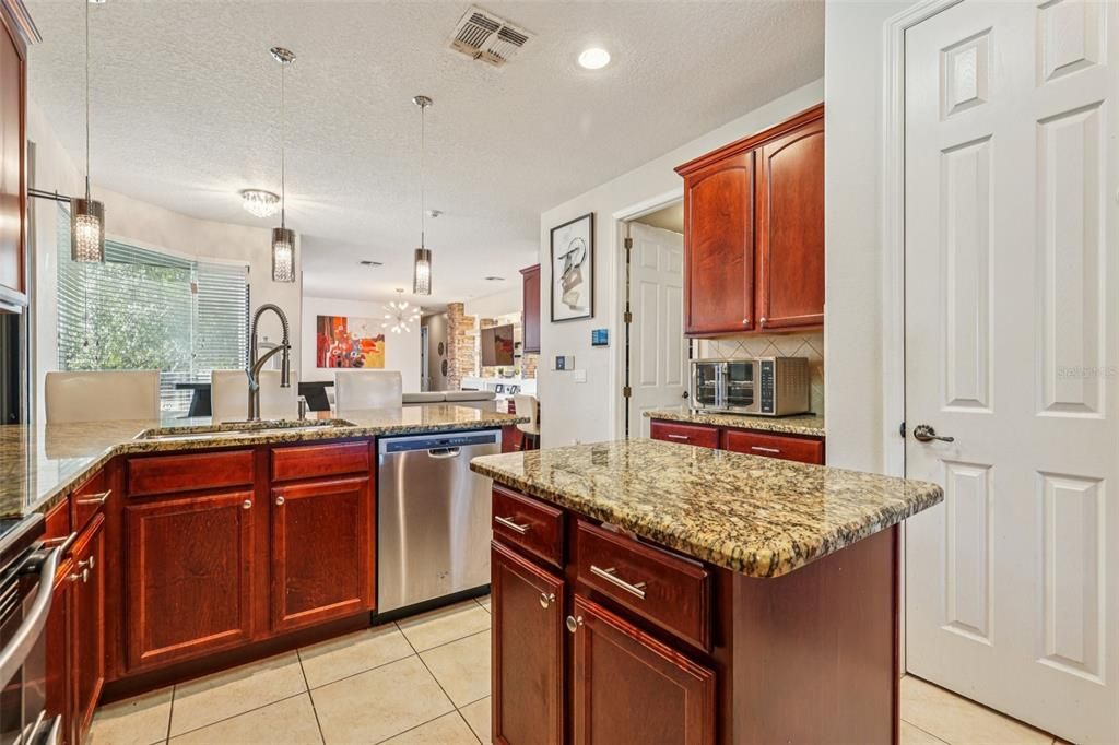 For Sale: $549,000 (5 beds, 4 baths, 3342 Square Feet)