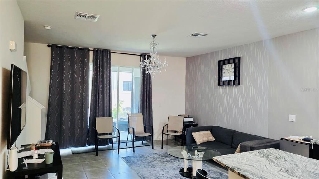 Active With Contract: $340,000 (3 beds, 2 baths, 1673 Square Feet)