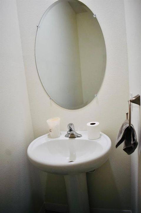 Active With Contract: $340,000 (3 beds, 2 baths, 1673 Square Feet)