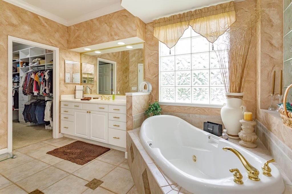 For Sale: $1,232,000 (3 beds, 3 baths, 3136 Square Feet)