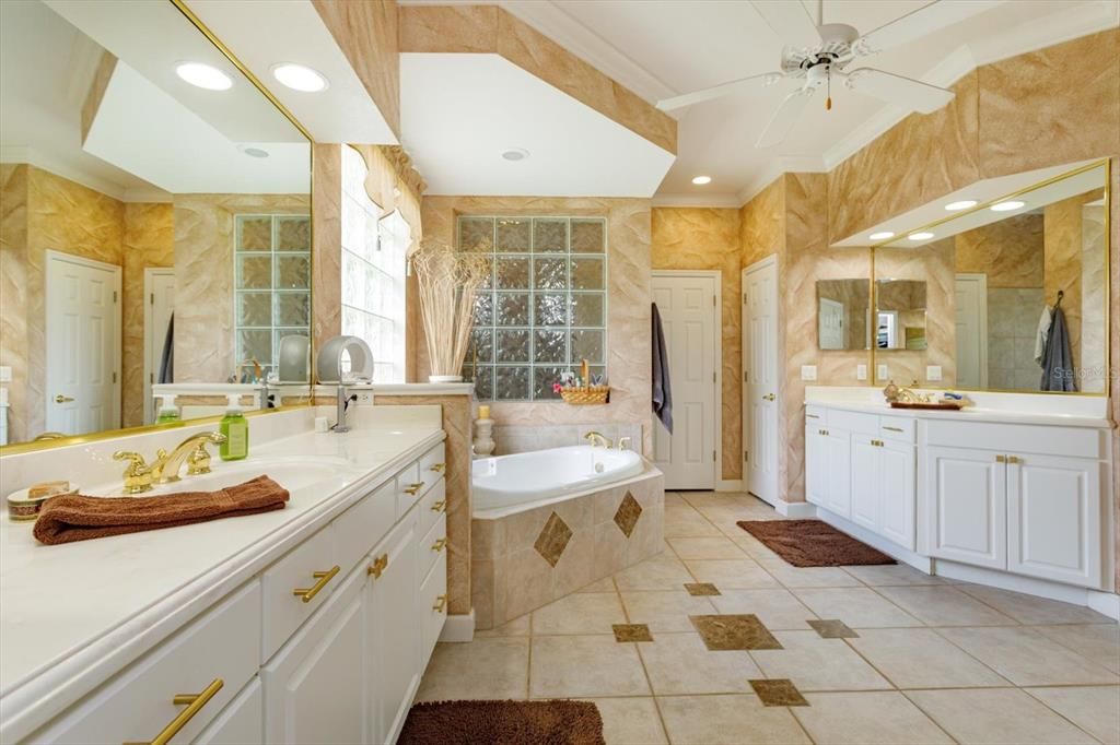 For Sale: $1,232,000 (3 beds, 3 baths, 3136 Square Feet)