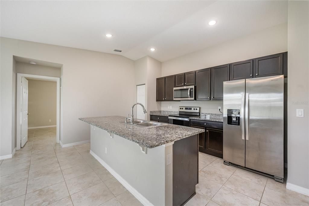 待售: $294,900 (4 贝兹, 2 浴室, 1833 平方英尺)