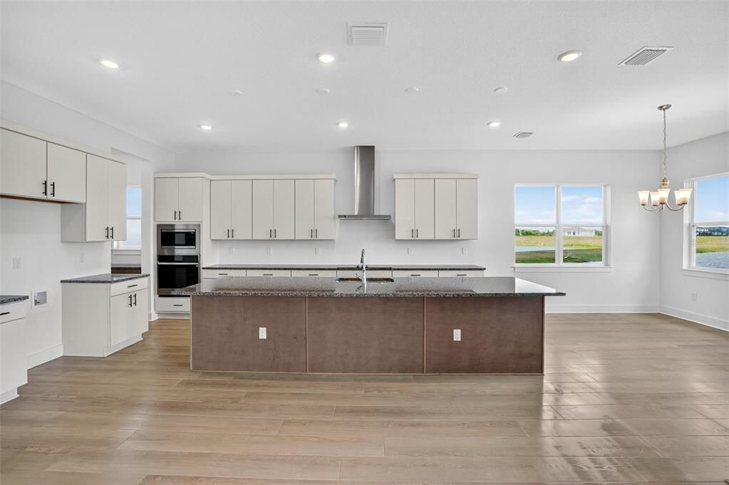 En Venta: $739,900 (3 camas, 2 baños, 2480 Pies cuadrados)