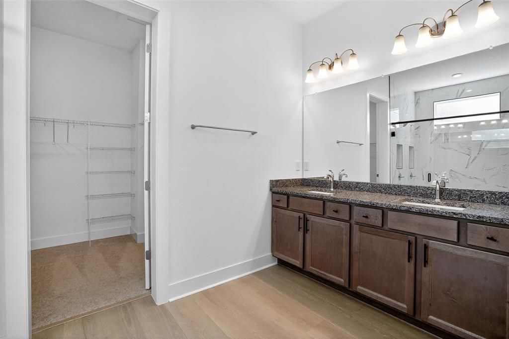 En Venta: $739,900 (3 camas, 2 baños, 2480 Pies cuadrados)