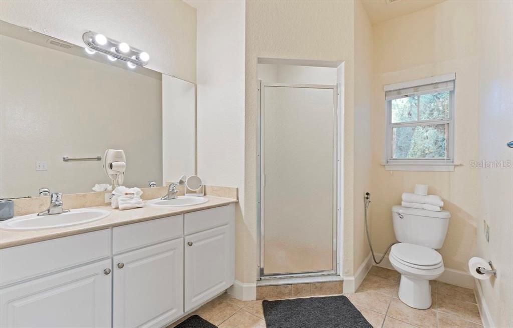 合同活跃: $320,000 (4 贝兹, 3 浴室, 1694 平方英尺)