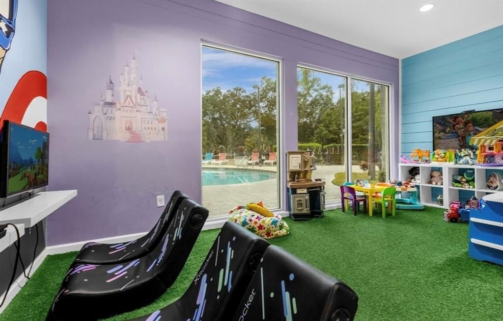 合同活跃: $320,000 (4 贝兹, 3 浴室, 1694 平方英尺)