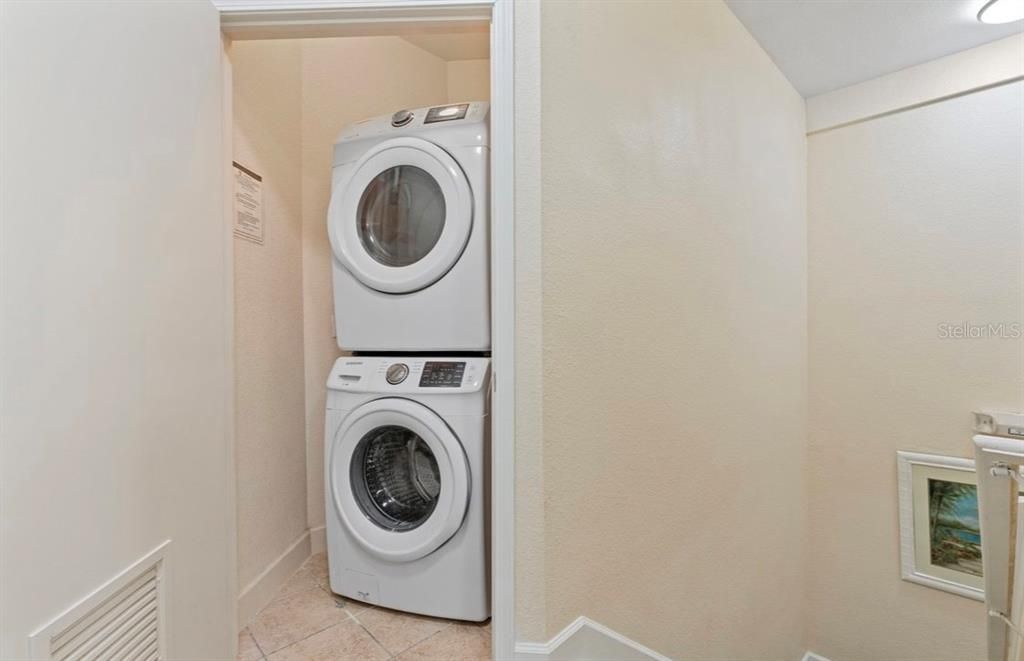 合同活跃: $320,000 (4 贝兹, 3 浴室, 1694 平方英尺)