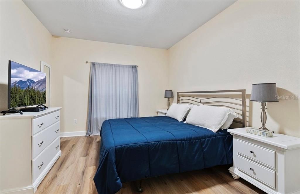 合同活跃: $320,000 (4 贝兹, 3 浴室, 1694 平方英尺)