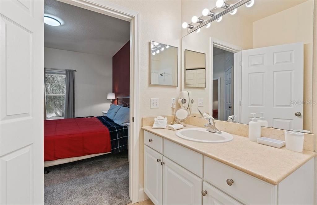 合同活跃: $320,000 (4 贝兹, 3 浴室, 1694 平方英尺)