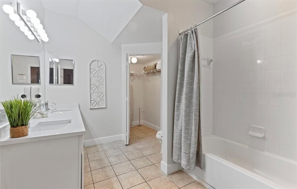 Activo con contrato: $278,000 (3 camas, 2 baños, 1300 Pies cuadrados)