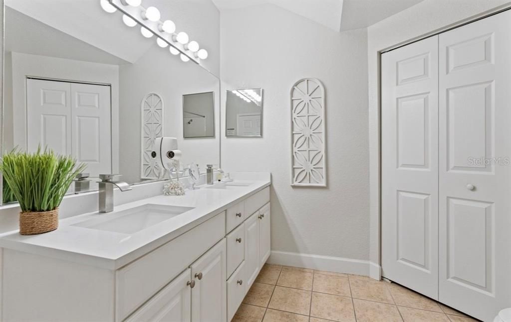 Activo con contrato: $278,000 (3 camas, 2 baños, 1300 Pies cuadrados)